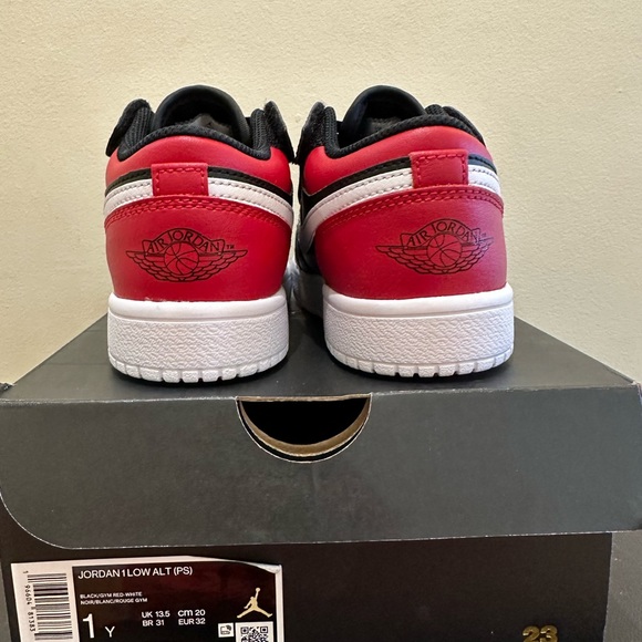 NIB Kids Nike Air Jordan 1 Low ALT - BQ6066 066 BLACK/WHITE/GYM RED - Picture 7 of 7